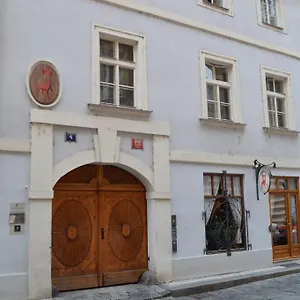 U Cervene Zidle - Red Chair Otel Prag
